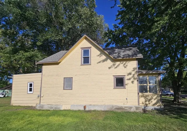Photo 3 of Single family home for sale at 225 Union St, Tracy, MN 56175 | MLS# 7150779 | Listing updated on 2026-09-30