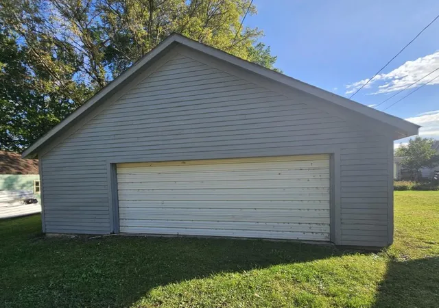 Photo 4 of Single family home for sale at 225 Union St, Tracy, MN 56175 | MLS# 7150779 | Listing updated on 2026-09-30