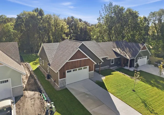 Photo 3 of Single family home for sale at 115 Nw Pine, New London, MN 56273 | MLS# 7150794 | Listing updated on 2026-09-30