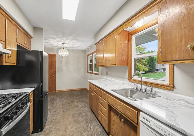 Photo 2 of Single family home for sale at 4040 Merriam Rd, Hopkins, MN 55305 | MLS# 7150798 | Listing updated on 2026-10-10