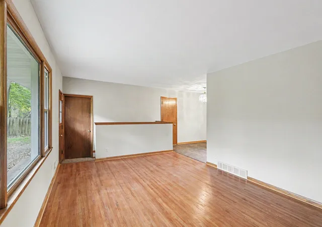 Photo 4 of Single family home for sale at 4040 Merriam Rd, Hopkins, MN 55305 | MLS# 7150798 | Listing updated on 2026-10-10