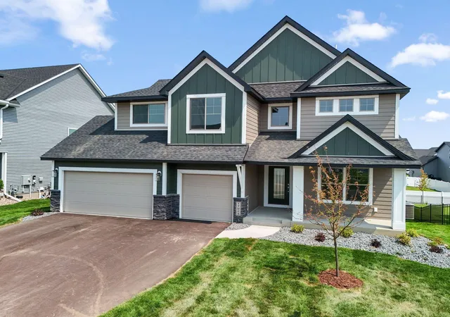 Single family home for sale at 17924 Headwaters Dr, Lakeville, MN 55044 | MLS# 7150803