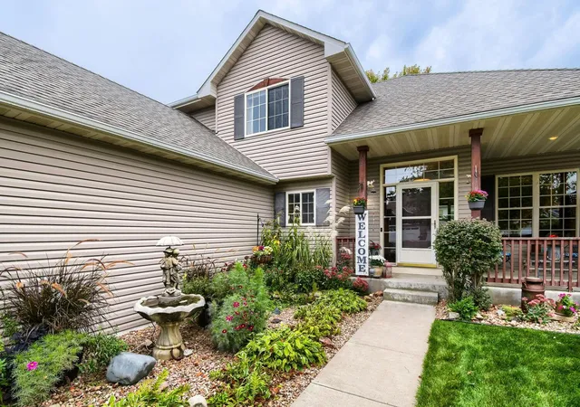Single family home for sale at 752 Melville Cir, Hastings, MN 55033 | MLS# 7150811