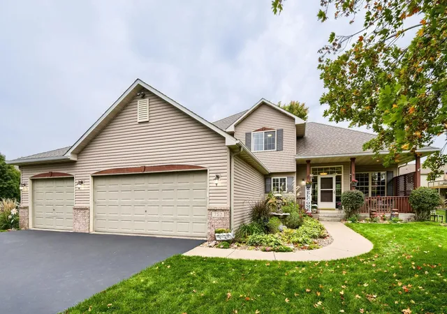 Single family home for sale at 752 Melville Cir, Hastings, MN 55033 | MLS# 7150811