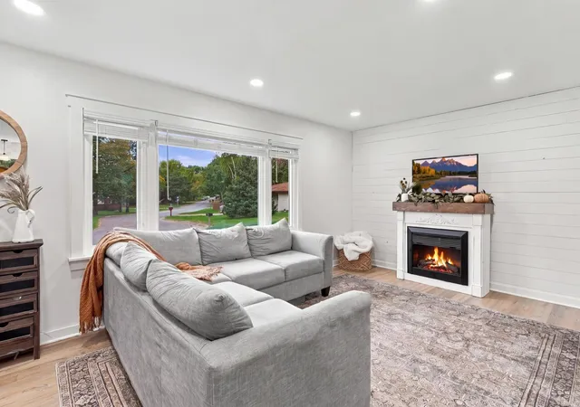 Photo 3 of Single family home for sale at 2029 Opal Pl, Saint Paul, MN 55122 | MLS# 7150815 | Listing updated on 2026-10-21