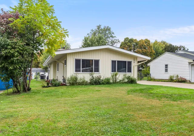 Photo 2 of Sale Pending at 1279 Smith Ave S, Saint Paul, MN 55118 | MLS# 7150828 | Listing updated on 2026-10-05