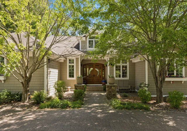 Photo 1 of Single family home for sale at 2841 Ella Ln, Hopkins, MN 55305 | MLS# 7150838 | Listing updated on 2026-10-14