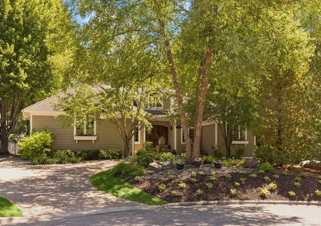 Photo 3 of Single family home for sale at 2841 Ella Ln, Hopkins, MN 55305 | MLS# 7150838 | Listing updated on 2026-10-14