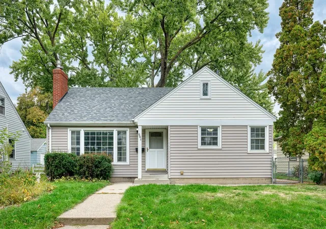 Photo 1 of Sale Pending at 961 California Ave W, Saint Paul, MN 55117 | MLS# 7150841 | Listing updated on 2026-10-07