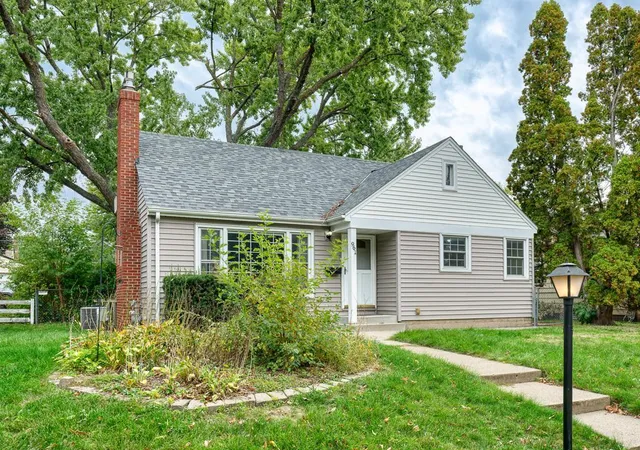 Photo 2 of Sale Pending at 961 California Ave W, Saint Paul, MN 55117 | MLS# 7150841 | Listing updated on 2026-10-07