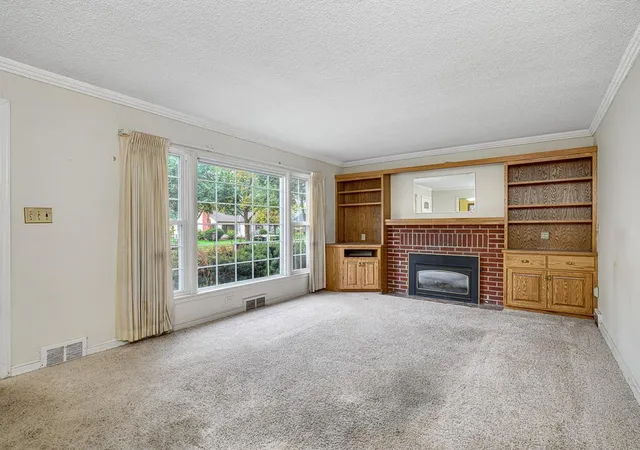 Photo 3 of Sale Pending at 961 California Ave W, Saint Paul, MN 55117 | MLS# 7150841 | Listing updated on 2026-10-07