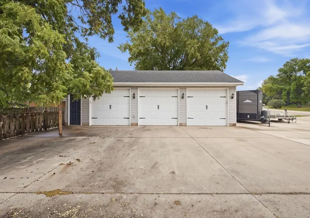 Photo 3 of Single family home for sale at 5134 E Eagle Lake Rd, Willmar, MN 56201 | MLS# 7150868 | Listing updated on 2026-09-28