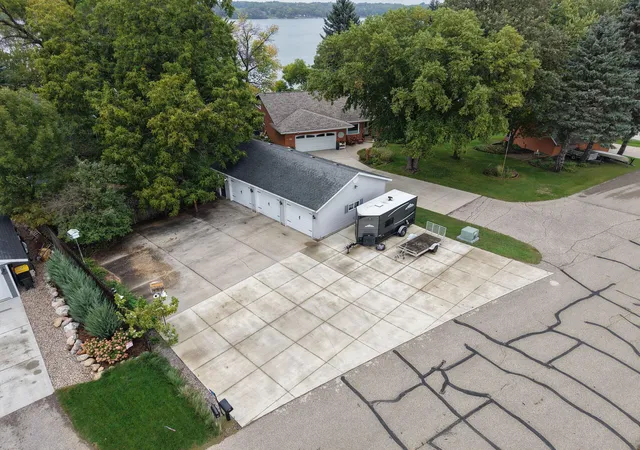 Photo 4 of Single family home for sale at 5134 E Eagle Lake Rd, Willmar, MN 56201 | MLS# 7150868 | Listing updated on 2026-09-28