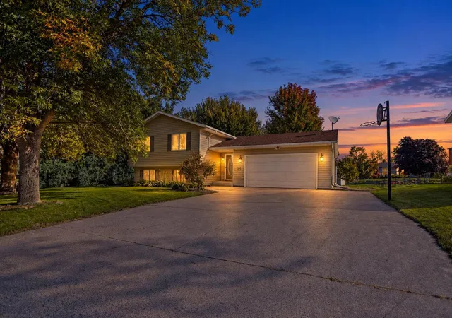 Photo 1 of Single family home for sale at 515 Cindy Ln, Owatonna, MN 55060 | MLS# 7150870 | Listing updated on 2026-10-22