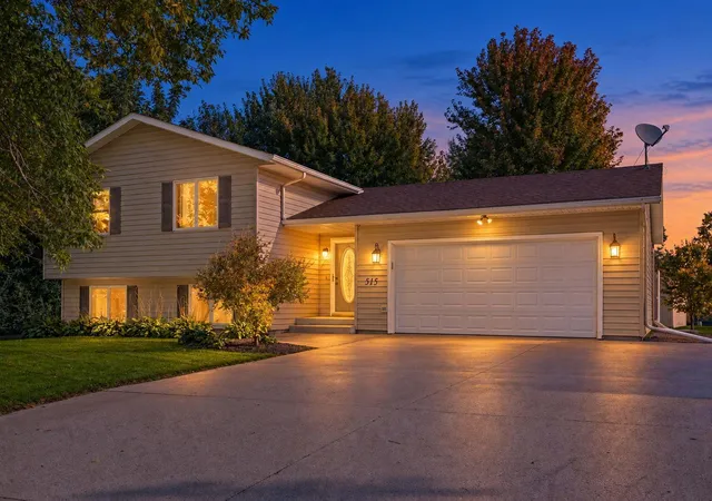 Photo 2 of Single family home for sale at 515 Cindy Ln, Owatonna, MN 55060 | MLS# 7150870 | Listing updated on 2026-10-22