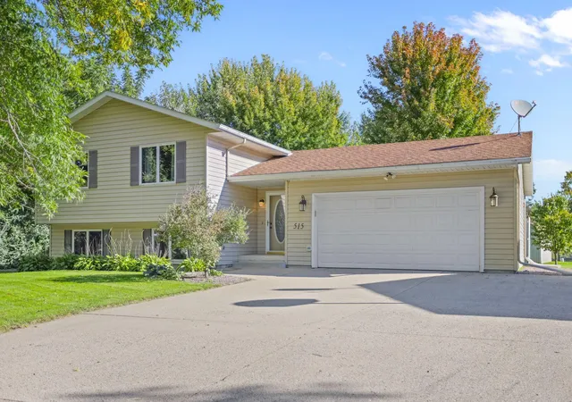 Photo 3 of Single family home for sale at 515 Cindy Ln, Owatonna, MN 55060 | MLS# 7150870 | Listing updated on 2026-10-22
