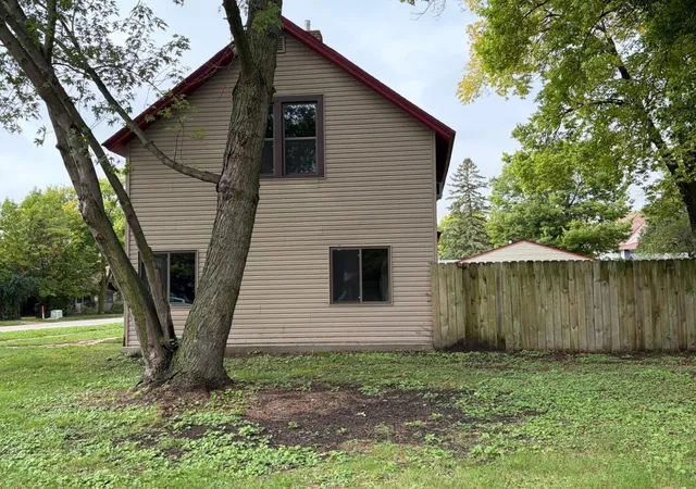 Photo 2 of Single family home for sale at 31 E Ripley St, Litchfield, MN 55355 | MLS# 7150873 | Listing updated on 2026-09-29