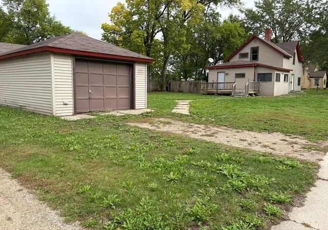 Photo 3 of Single family home for sale at 31 E Ripley St, Litchfield, MN 55355 | MLS# 7150873 | Listing updated on 2026-09-29