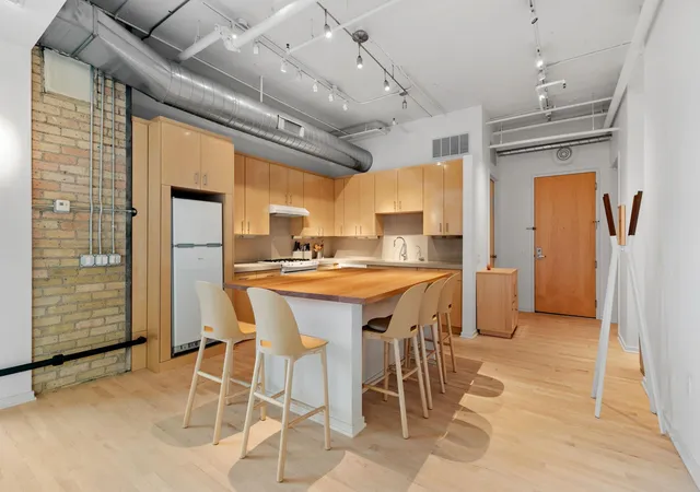 Photo 3 of Condo for sale at 290 Market St #314, Minneapolis, MN 55405 | MLS# 7150875 | Listing updated on 2026-09-26