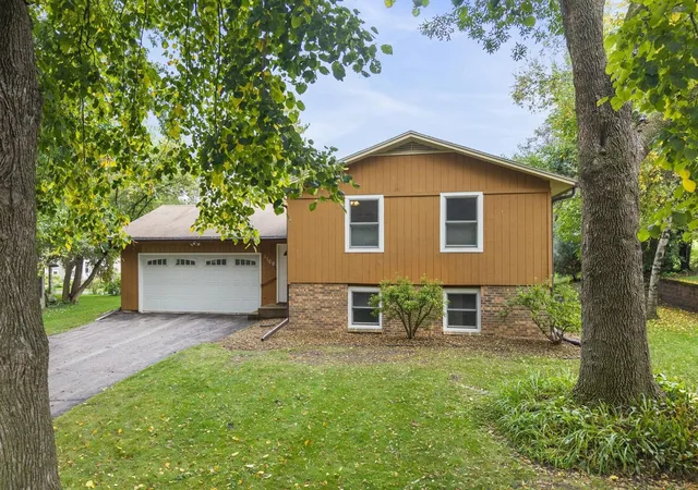 Photo 2 of Single family home for sale at 1109 Elm St, Northfield, MN 55057 | MLS# 7150893 | Listing updated on 2026-10-06