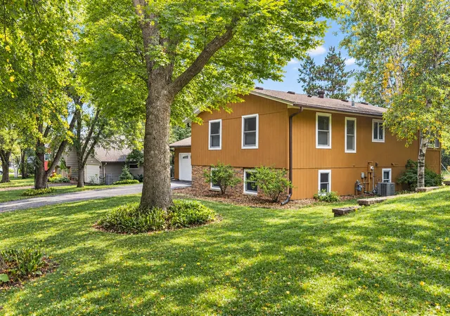 Photo 2 of Single family home for sale at 1109 Elm St, Northfield, MN 55057 | MLS# 7150893 | Listing updated on 2026-10-20
