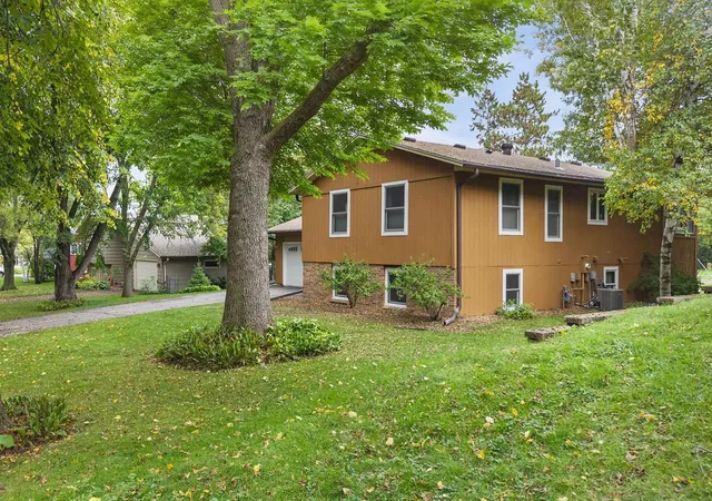 Photo 3 of Single family home for sale at 1109 Elm St, Northfield, MN 55057 | MLS# 7150893 | Listing updated on 2026-10-06
