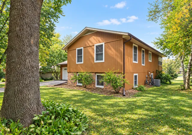 Photo 3 of Single family home for sale at 1109 Elm St, Northfield, MN 55057 | MLS# 7150893 | Listing updated on 2026-10-20