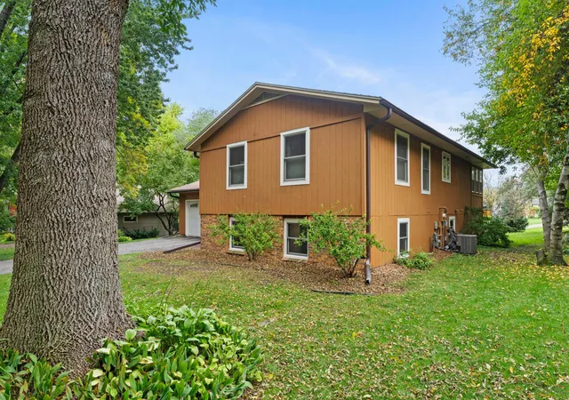 Photo 3 of Single family home for sale at 1109 Elm St, Northfield, MN 55057 | MLS# 7150893 | Listing updated on 2026-10-06