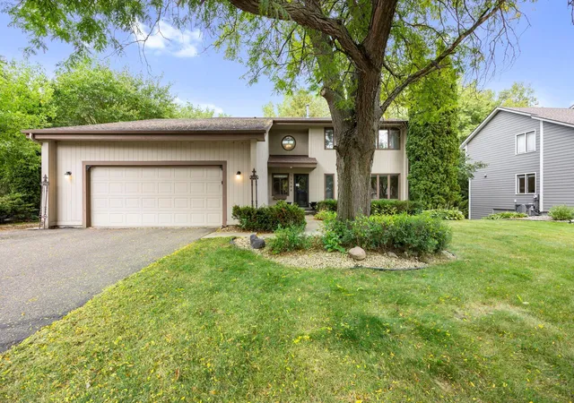 Photo 1 of Single family home for sale at 15588 Cyn Ridge, Eden Prairie, MN 55347 | MLS# 7150894 | Listing updated on 2026-09-27