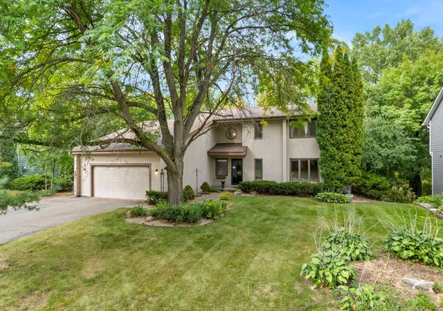 Photo 2 of Single family home for sale at 15588 Cyn Ridge, Eden Prairie, MN 55347 | MLS# 7150894 | Listing updated on 2026-09-27