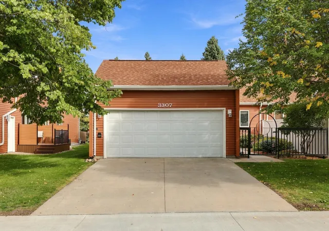 Photo 2 of Single family home for sale at 3307 W Prairiewood Dr S, Fargo, ND 58103 | MLS# 7150897 | Listing updated on 2026-09-27