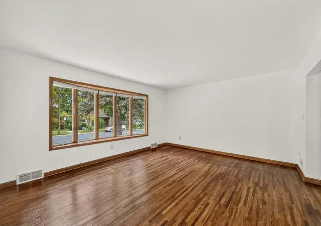 Photo 3 of Single family home for sale at 181 E 7th Street, Zumbrota, MN 55992 | MLS# 7150944 | Listing updated on 2026-10-03