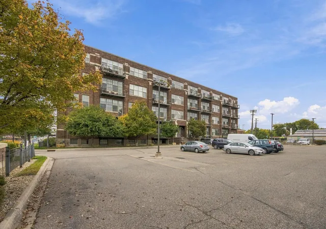 Photo 3 of Condo for sale at 1901 E Hennepin Ave #303, Minneapolis, MN 55413 | MLS# 7150949 | Listing updated on 2026-10-22
