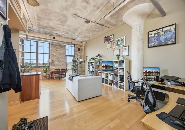 Photo 4 of Condo for sale at 1901 E Hennepin Ave #303, Minneapolis, MN 55413 | MLS# 7150949 | Listing updated on 2026-10-01