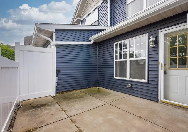 Photo 2 of Single family home for sale at 450 Hickory Ln, Saint Paul, MN 55128 | MLS# 7150950 | Listing updated on 2026-09-27