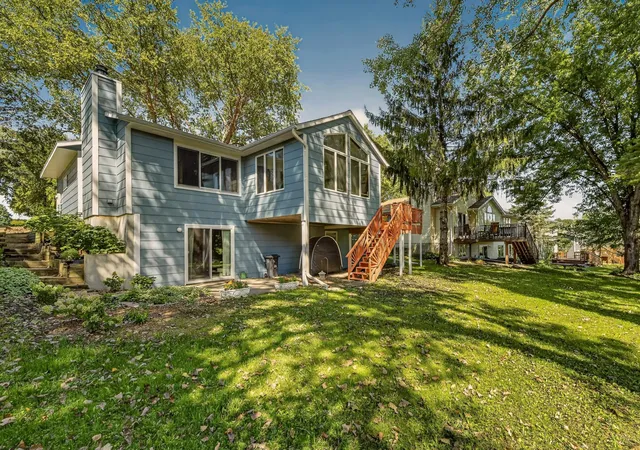 Photo 3 of Single family home for sale at 422 Chalet Dr Nw, Rochester, MN 55901 | MLS# 7150956 | Listing updated on 2026-10-06