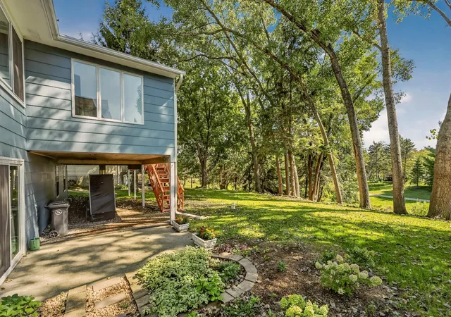 Photo 4 of Single family home for sale at 422 Chalet Dr NW, Rochester, MN 55901 | MLS# 7150956 | Listing updated on 2026-10-06