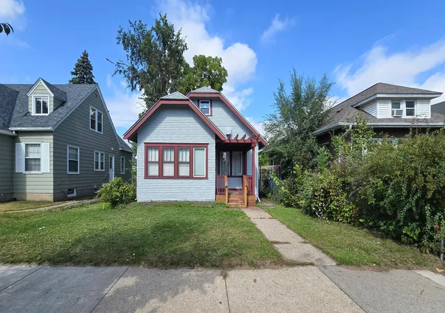 Photo 4 of Single family home for sale at 749 Geranium Ave E, Saint Paul, MN 55106 | MLS# 7150960 | Listing updated on 2026-09-29