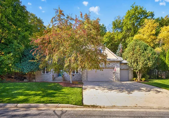 Photo 3 of Single family home for sale at 2042 Baihly Ests Ln Sw, Rochester, MN 55902 | MLS# 7150986 | Listing updated on 2026-10-08