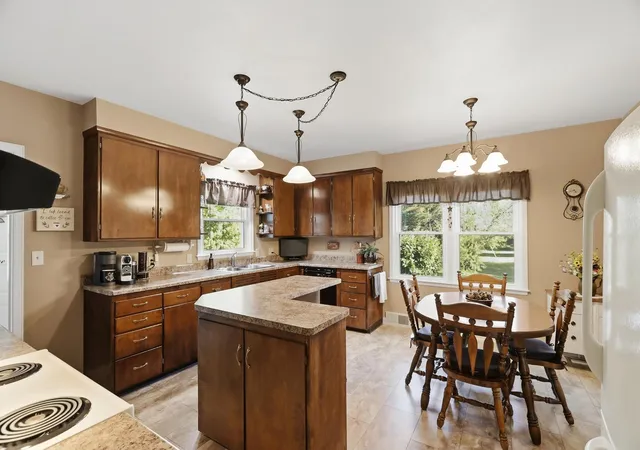 Photo 3 of Single family home for sale at 707 7th Street N, Virginia, MN 55792 | MLS# 7150987 | Listing updated on 2026-10-05
