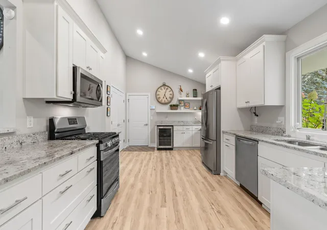 Photo 3 of Single family home for sale at 230 Maple Is Rd, Burnsville, MN 55306 | MLS# 7151003 | Listing updated on 2026-10-21