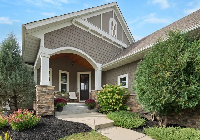 Photo 2 of Single family home for sale at 6292 Montee Dr, Eden Prairie, MN 55344 | MLS# 7151015 | Listing updated on 2026-10-06
