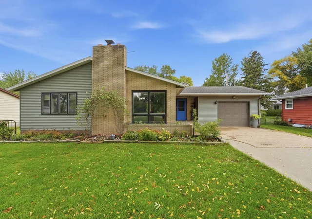 Photo 2 of Single family home for sale at 804 Cardinal Ln Sw, Alexandria, MN 56308 | MLS# 7151033 | Listing updated on 2026-10-02