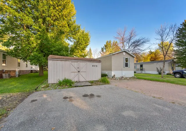 Photo 1 of Single family home for sale at 605 E Shakespeare Ave, Mankato, MN 56001 | MLS# 7151036 | Listing updated on 2026-09-27