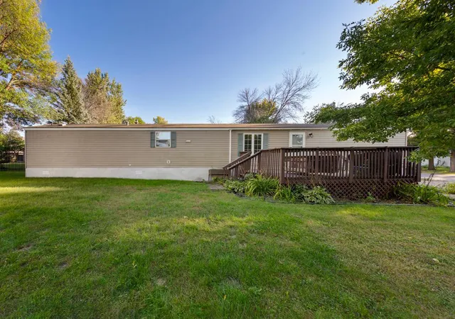 Photo 2 of Single family home for sale at 605 E Shakespeare Ave, Mankato, MN 56001 | MLS# 7151036 | Listing updated on 2026-09-27