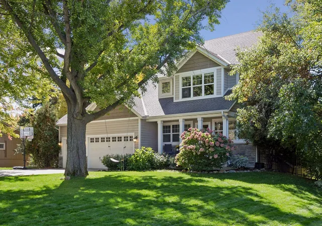 Photo 1 of Single family home for sale at 4716 Fairhills Rd W, Minnetonka, MN 55345 | MLS# 7151055 | Listing updated on 2026-10-22