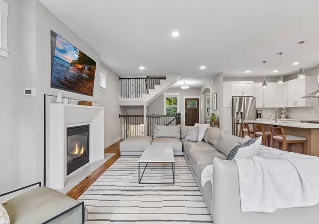 Photo 3 of Single family home for sale at 4716 Fairhills Rd W, Minnetonka, MN 55345 | MLS# 7151055 | Listing updated on 2026-10-22