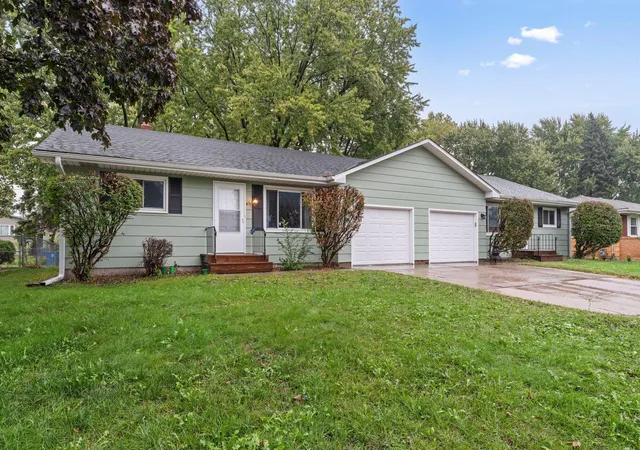 Photo 3 of House for sale at 441 Skillman Ave E, Saint Paul, MN 55117 | MLS# 7151082 | Listing updated on 2026-10-17