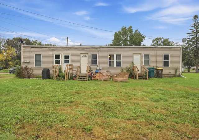 Photo 4 of House for sale at 407 E 6th Street, Fairmont, MN 56031 | MLS# 7151086 | Listing updated on 2026-09-30