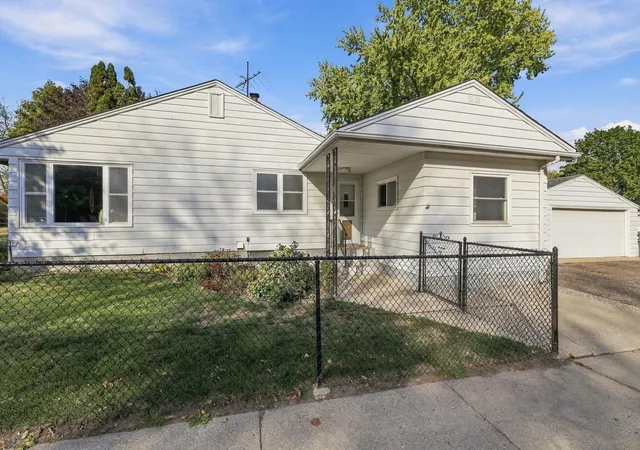 Photo 2 of Single family home for sale at 1114 Harmon Ave, Saint Paul, MN 55118 | MLS# 7151107 | Listing updated on 2026-10-18